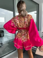 Летний костюм в узорах