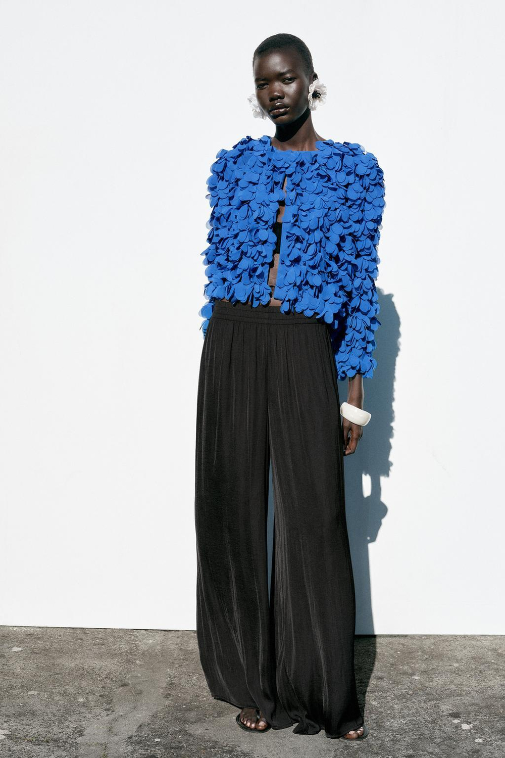 ZARA КАРДИГАН ИЗ ЛЕПЕСТКОВ, ЯРКО-СИНИЙ