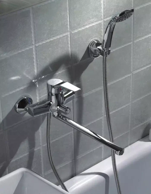 Смеситель для ванны с длинным поворотным изливом Ledeme L2263