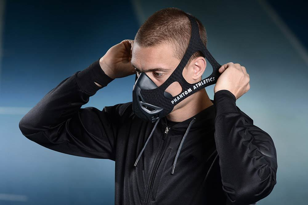 На Урале спортивная фирма стала шить костюмы волонтерам и маски