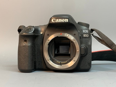 Canon EOS 80D body 47.000 Кадров, небольшой след от штатива
