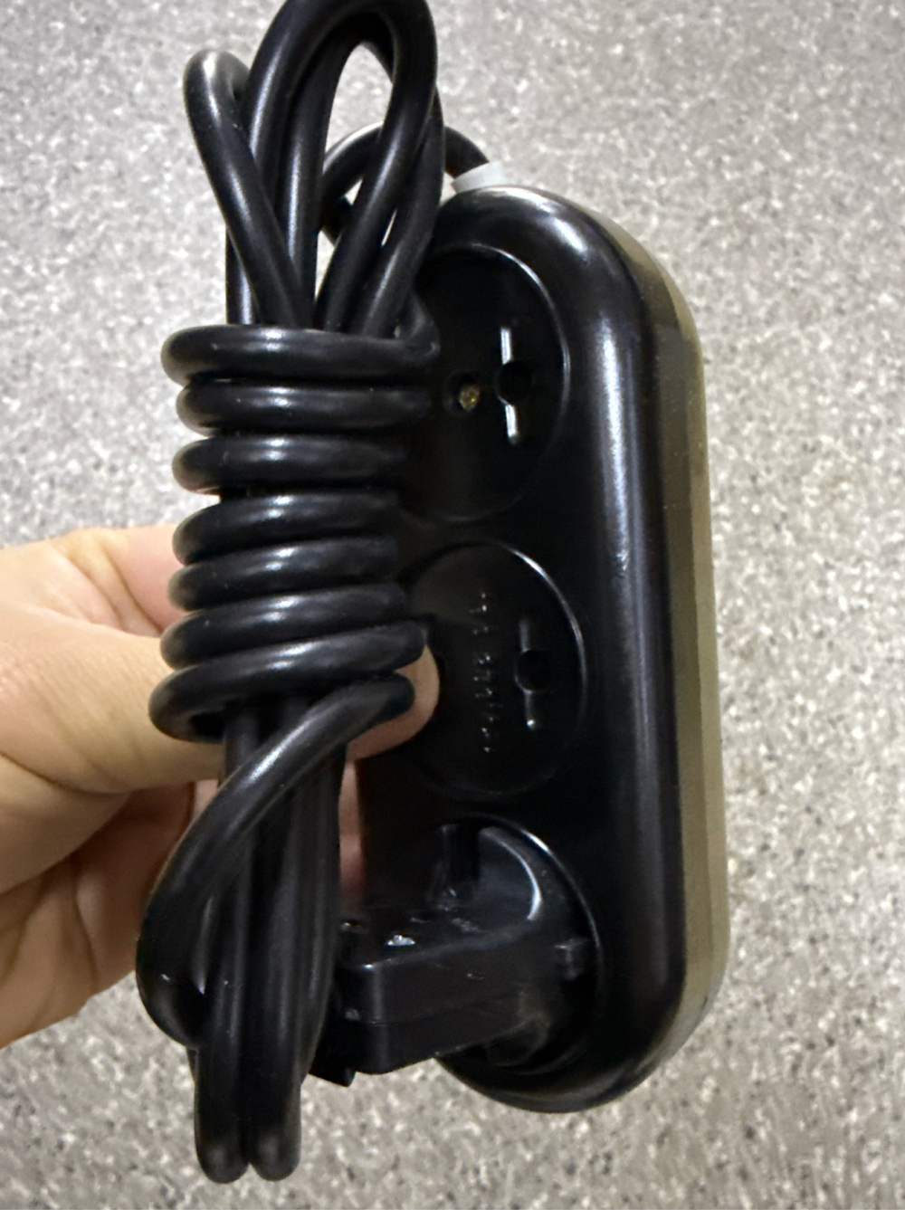 удлинитель черный 2 м