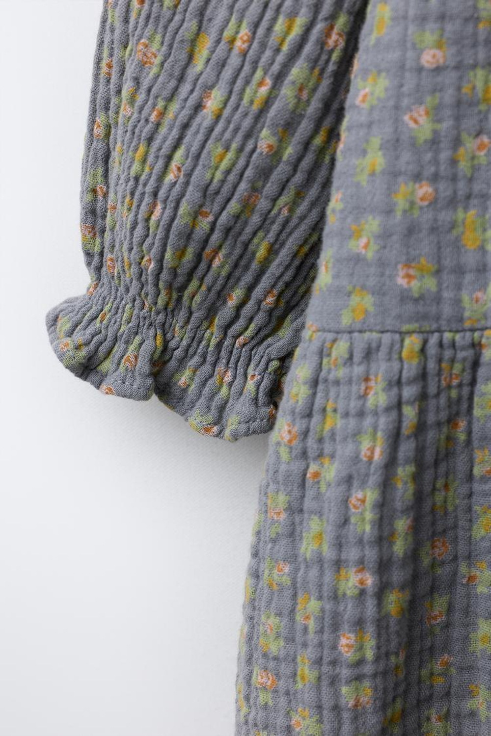 ZARA ПЛАТЬЕ ИЗ БАМБУКА С ЦВЕТОЧНЫМ ПРИНТОМ, ЗЕЛЕНЫЙ/СЕРЫЙ