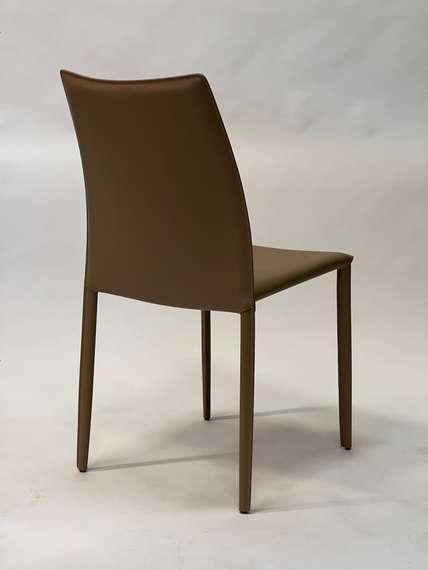 Стул Rolf из фактурной кожи цвета мокко