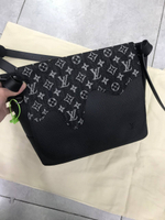 Сумка-мессенджер Louis Vuitton
