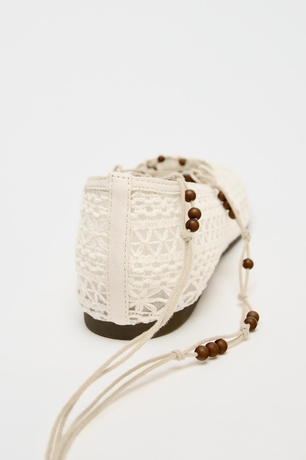 ZARA БАЛЕТКИ ИЗ КРУЖЕВА КРОШЕ С БУСИНАМИ, ЭКРЮ