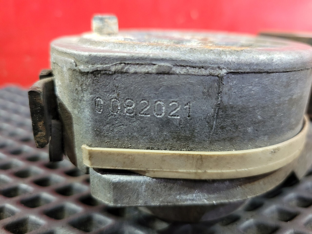 Ролик натяжитель приводного ремня