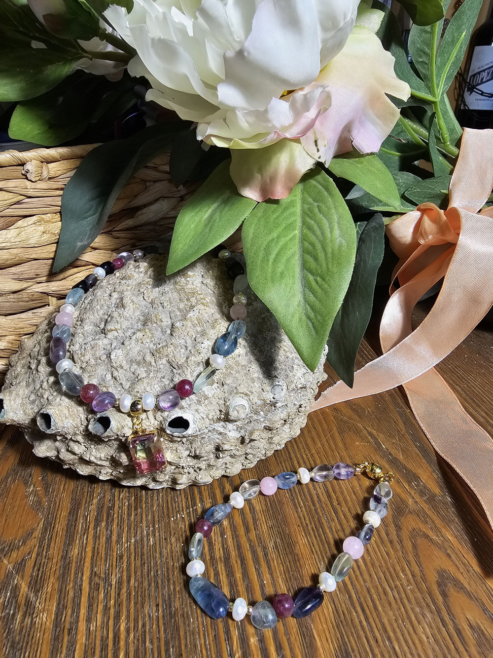 Браслет из натурального камня, авторская работа из Флюорита, Жемчуга, Кварца и Турмалина "Магический"