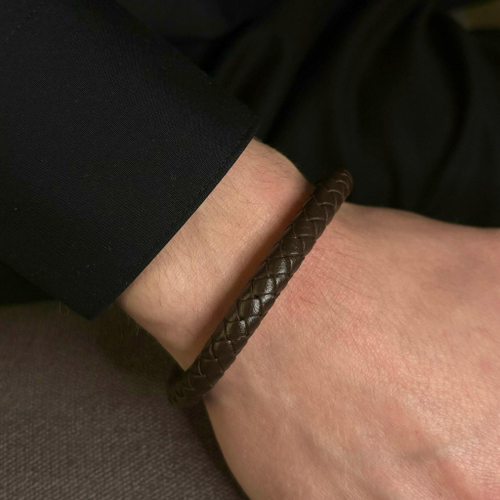 Мужской плетеный браслет