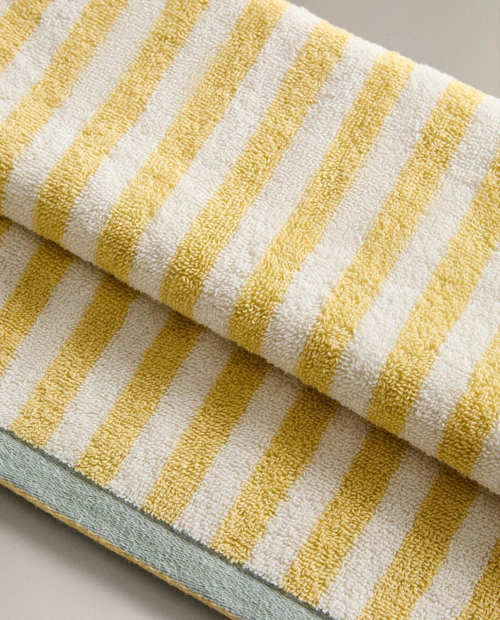 Zara Home - Двухстороннее полосатое банное полотенце, желтый, 30х50 см