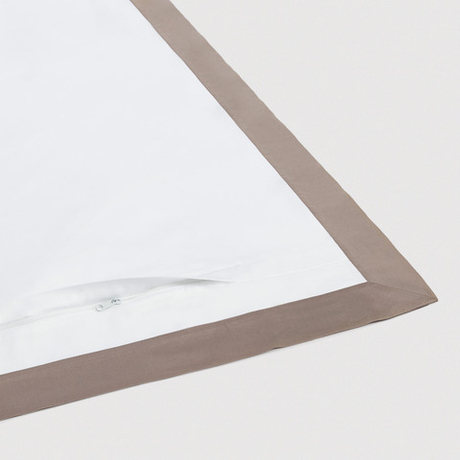 Постельное белье 2 спальное евро макси Сlaire&Caroll Jacqueline белое с бежевым кантом