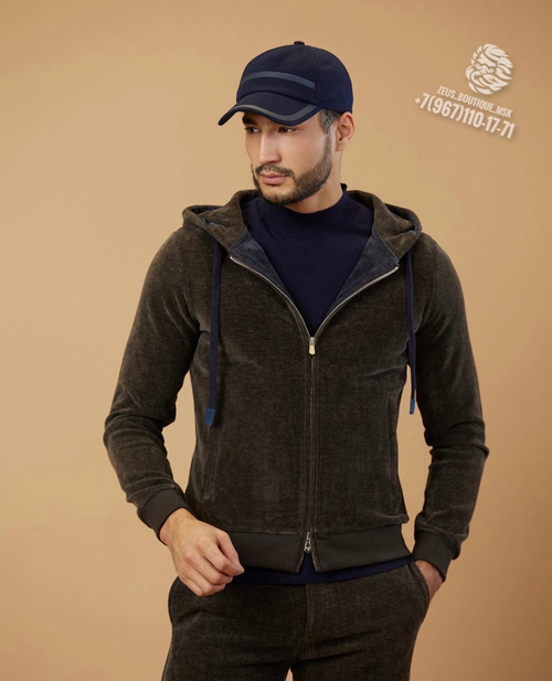 Велюровый спортивный костюм