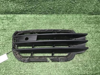 Решетка переднего бампера VW Touareg 2 NF (10-14)