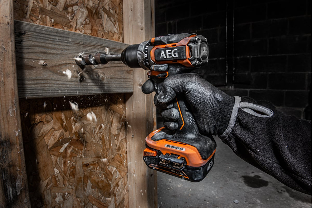 Шуруповерт бесщеточный аккумуляторный AEG BS18SBL-202C