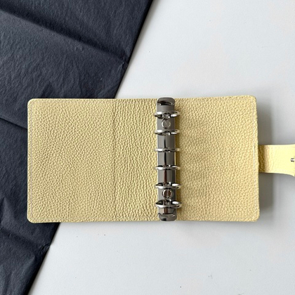 Обложка на кольцах Pocket без карманов на хлястике