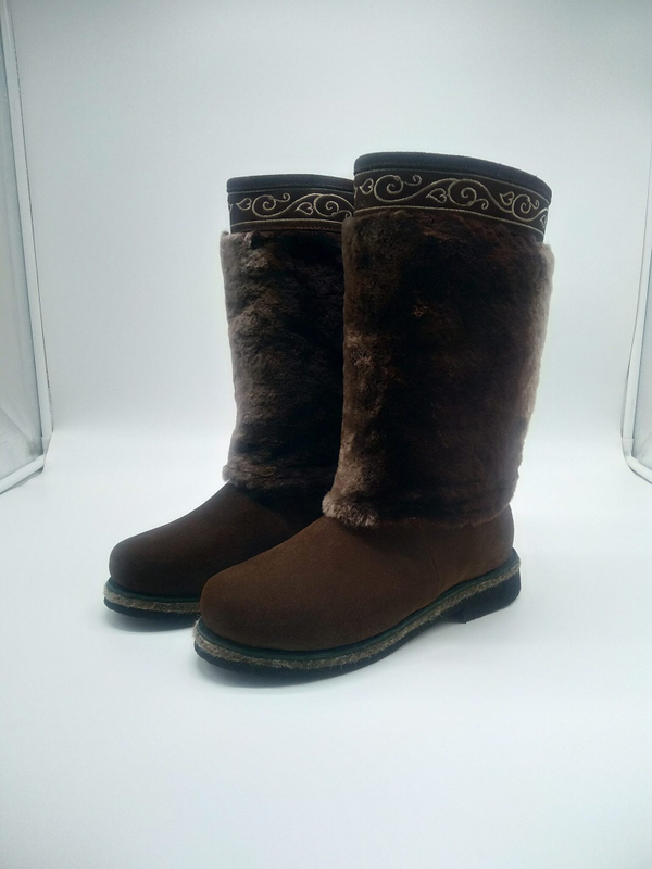 40 Унты женские из мутона и замши