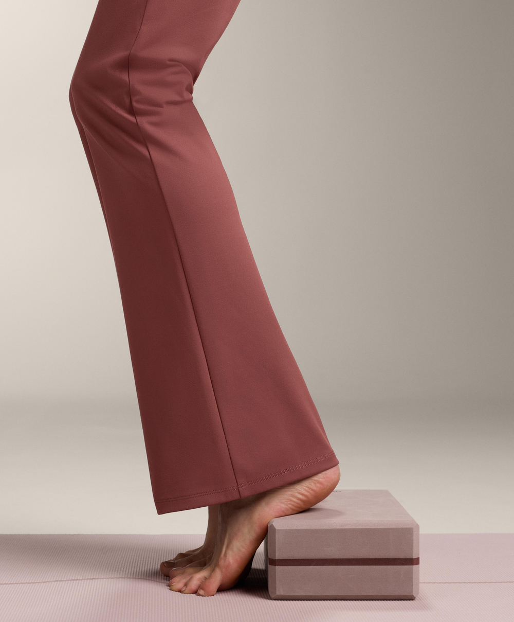 OYSHO Брюки-клеш Comfortlux с драпированной талией и высокой посадкой, линялый махагон