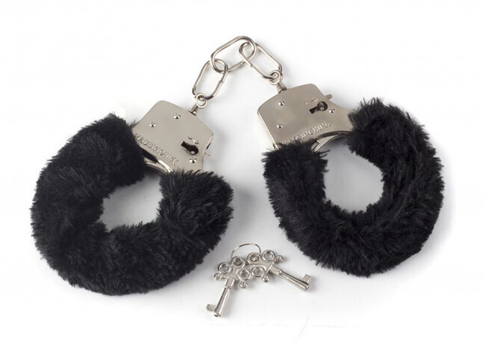 Металлические наручники с черным мехом Furry Cuffs Black (черный с серебряным) (Цвет: черный с серебряным)