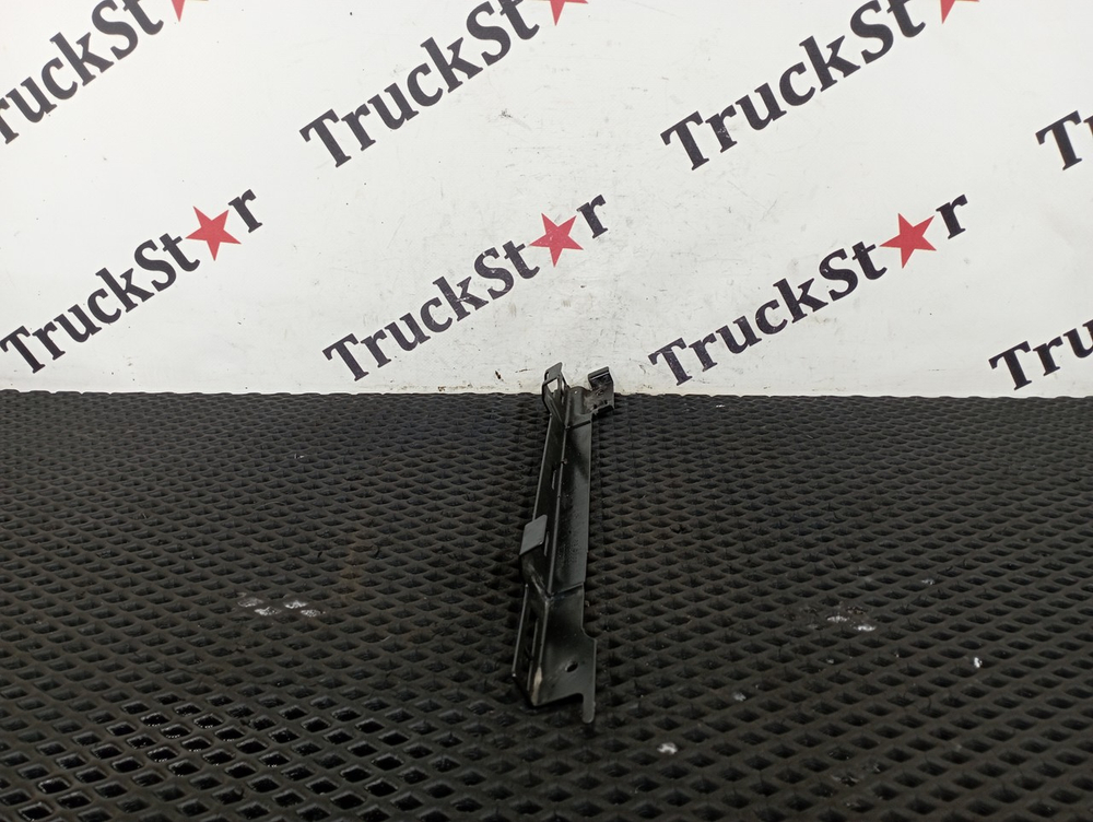 Кронштейн облицовки радиатора правый