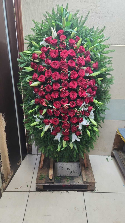 Траурный венок из живых цветов №10