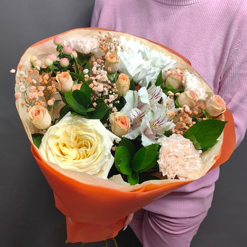 Авторский букет в персиковой гамме