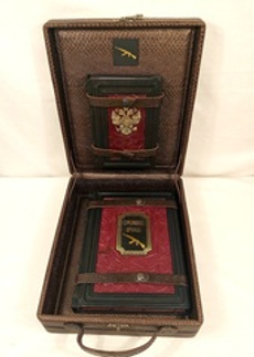 Набор из кожи в кейсе "Стрелковое оружие" книга+ежедневник