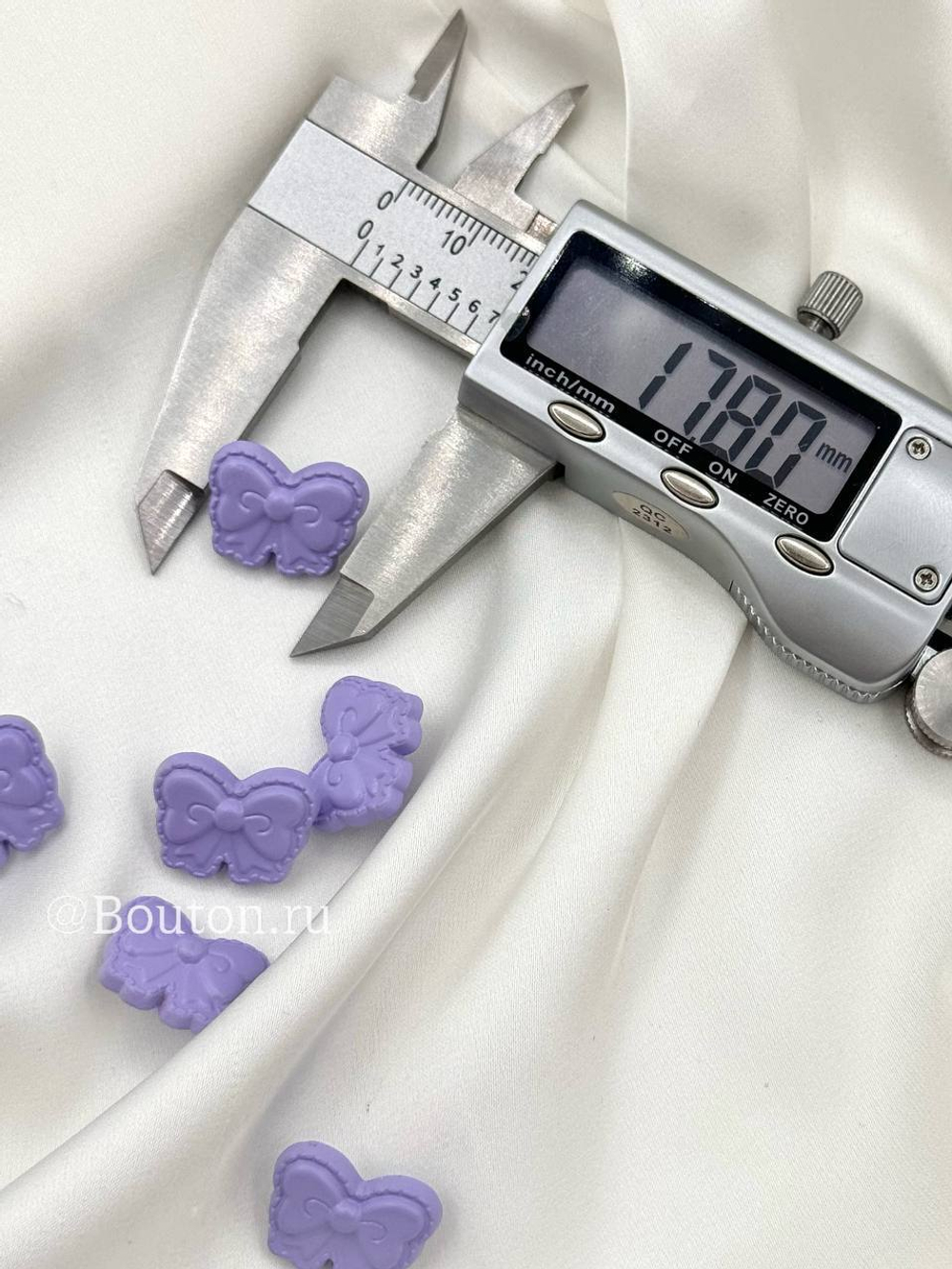 Пуговицы бантики фиолетовые пластиковые