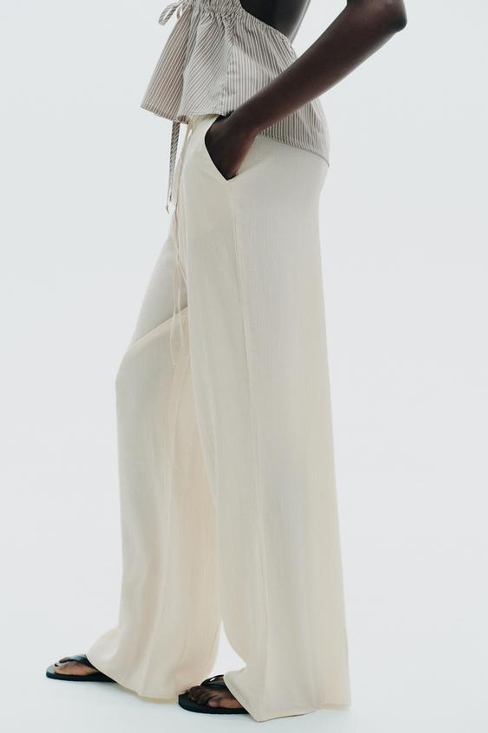 ZARA БРЮКИ ИЗ ТКАНИ С РЕЛЬЕФНЫМ УЗОРОМ, ЦВЕТ СЛОНОВОЙ КОСТИ