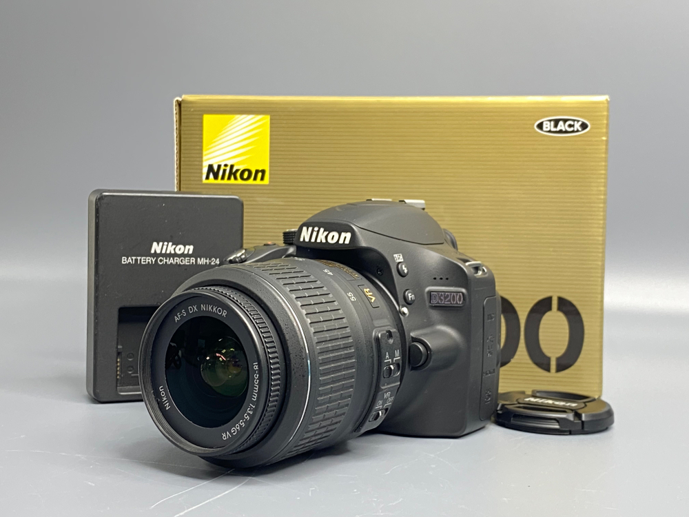Nikon D3200 kit 18-55mm 200 кадров