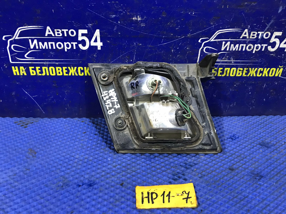 Вставка багажника правая NISSAN PRIMERA 1998