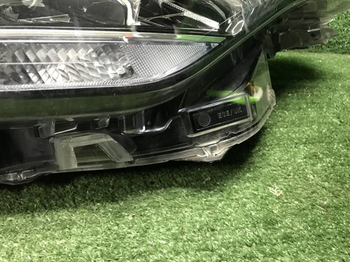 Фара правая Toyota C-HR (2019-2023) LED