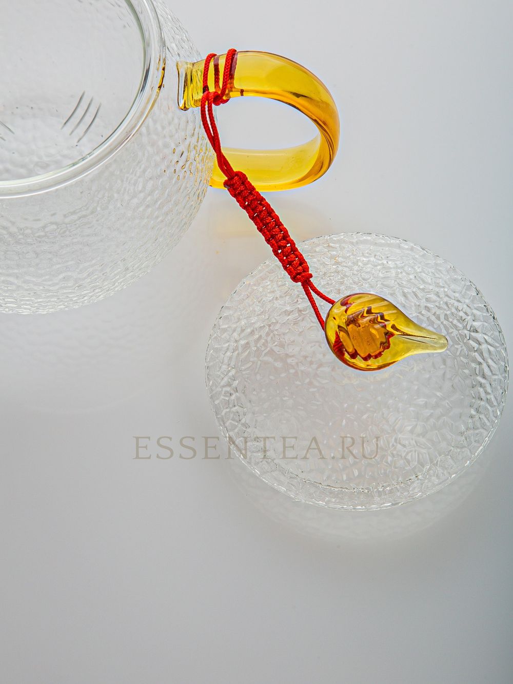 чайник с крышкой на веревке