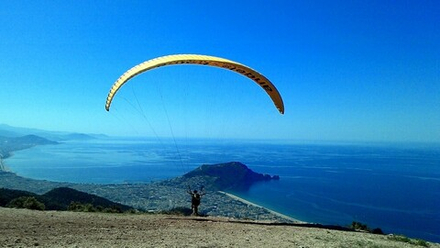 Параглайдинг с горы Яссы на высоте 370 м