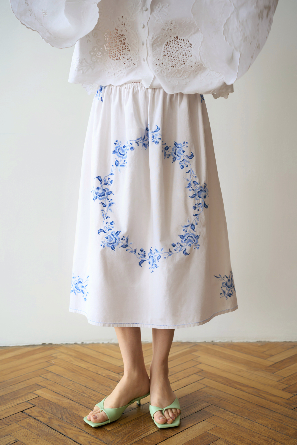 Юбка с цветочной вышивкой