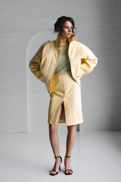 Бомбер из эко-кожи лимонный