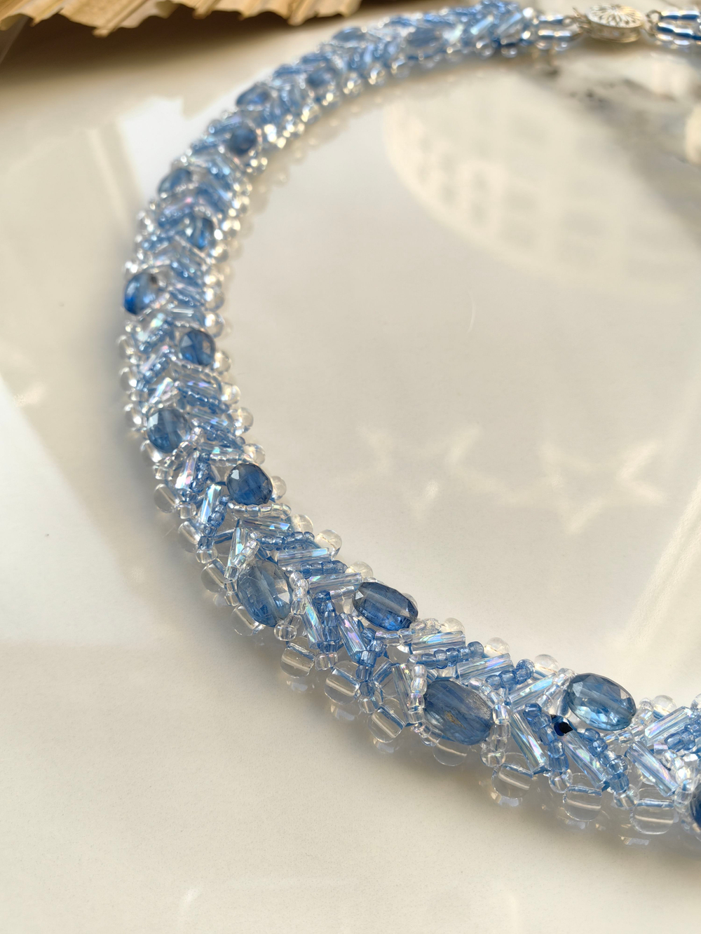 Колье из бисера "Змейка" ручной работы с камнем Гранат (гроссуляр)