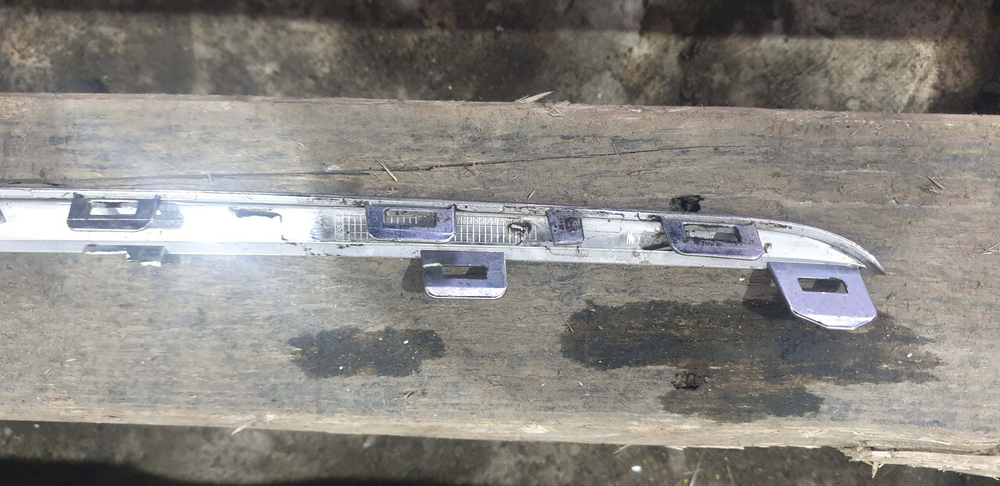 Молдинг решетки радиатора Mercedes E Coupe (C238) 16-21 Б/У Оригинал A2388880900