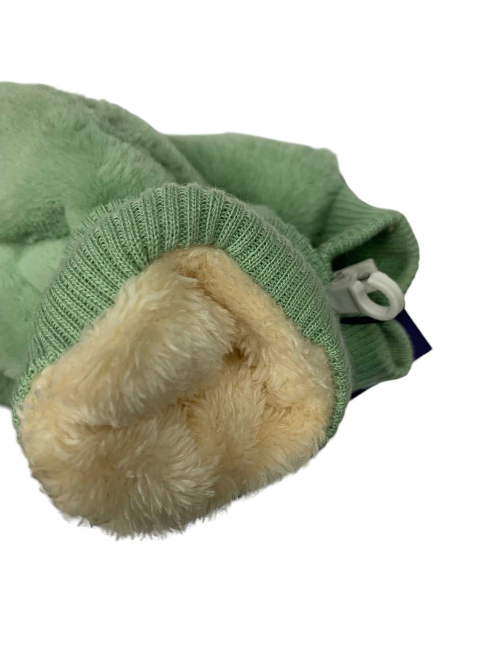 Варежки. Женские. Материал верха: Плюшевые. Подклад: Плюш-мех. Толстые. Внутри с мехом. В упаковке 12 шт, разные цвета.