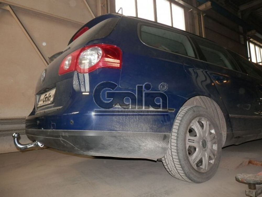 Фаркоп оцинкованный Galia V071C для Volkswagen Passat B6 2005-2010, Passat B7 2010-2015, Passat CC 2012-, Passat Alltrack B7 2012-2015(паспорт и сертификат в комплекте)(без электрики)