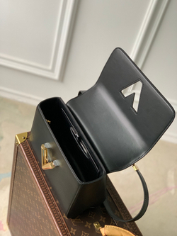 Louis Vuitton Twist MM