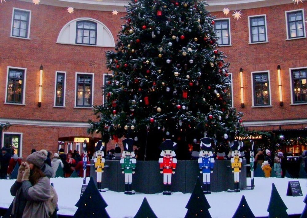 Большая елка «Сказочная» (литая+пвх) 7 м