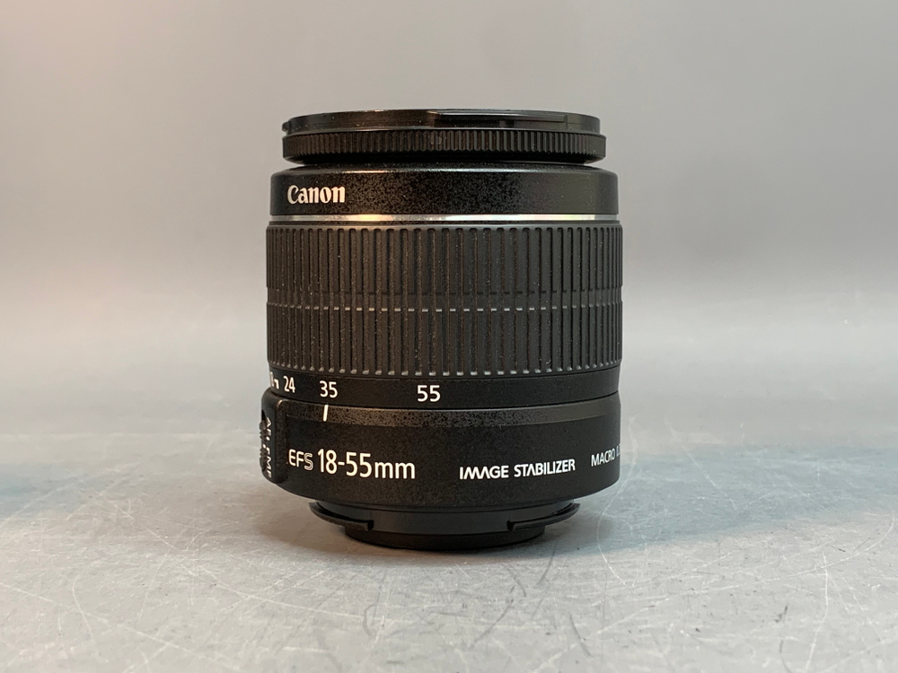 Canon 600D kit 18-55mm 3.5-5.6 IS ll 4.000 кадров