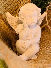 Статуэтка декоративная фигурка Ангел отдыхающий /  сувенир на день Ангела / ангел хранитель 3.8 см