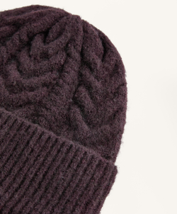 Oysho Вязаная шапка с аранским узором, темно-винный
