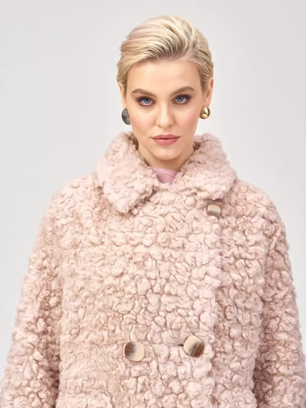 Шуба из шерсти мериноса чебурашка, розово-бежевая, SilverFox (арт. S1160rm05bz)