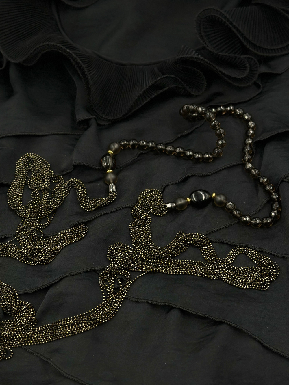 Колье-трансформер из раухтопаза и цепочки в оттенке черный с золотом