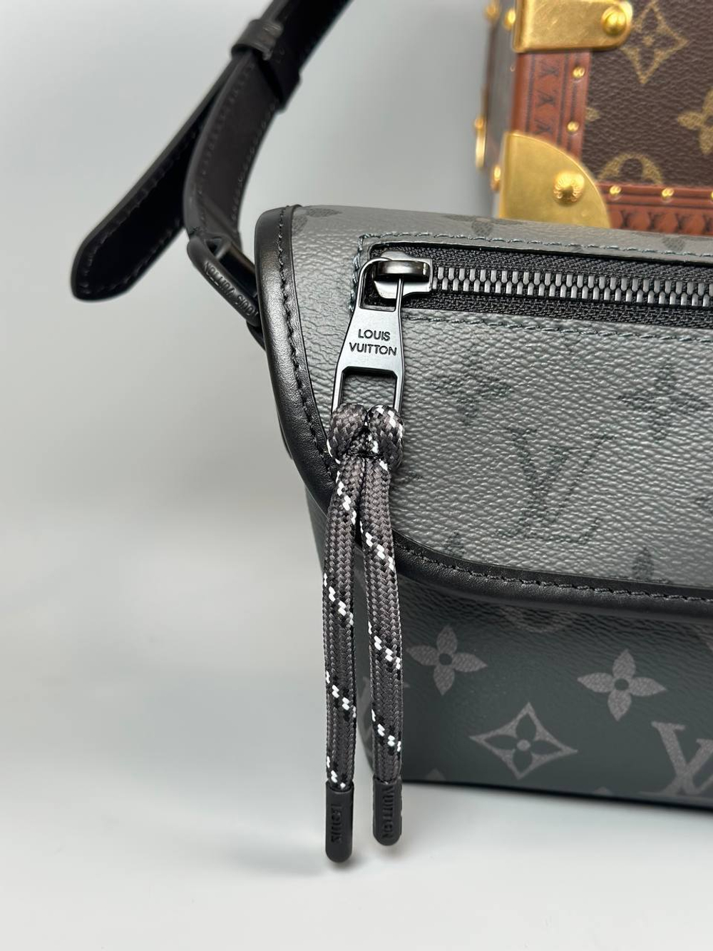 Сумка-мессенджер Louis Vuitton