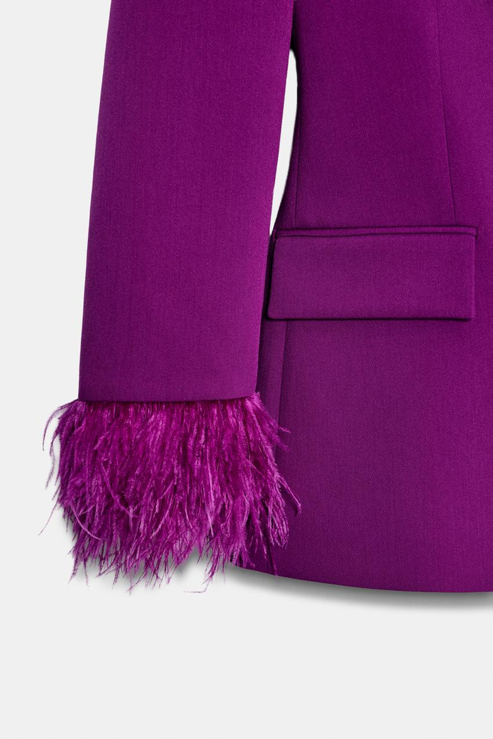 ZARA БЛЕЙЗЕР С ПЛЕЧАМИ И ПЕРЬЯМИ НА МАНЖЕТАХ, ПУРПУРНЫЙ