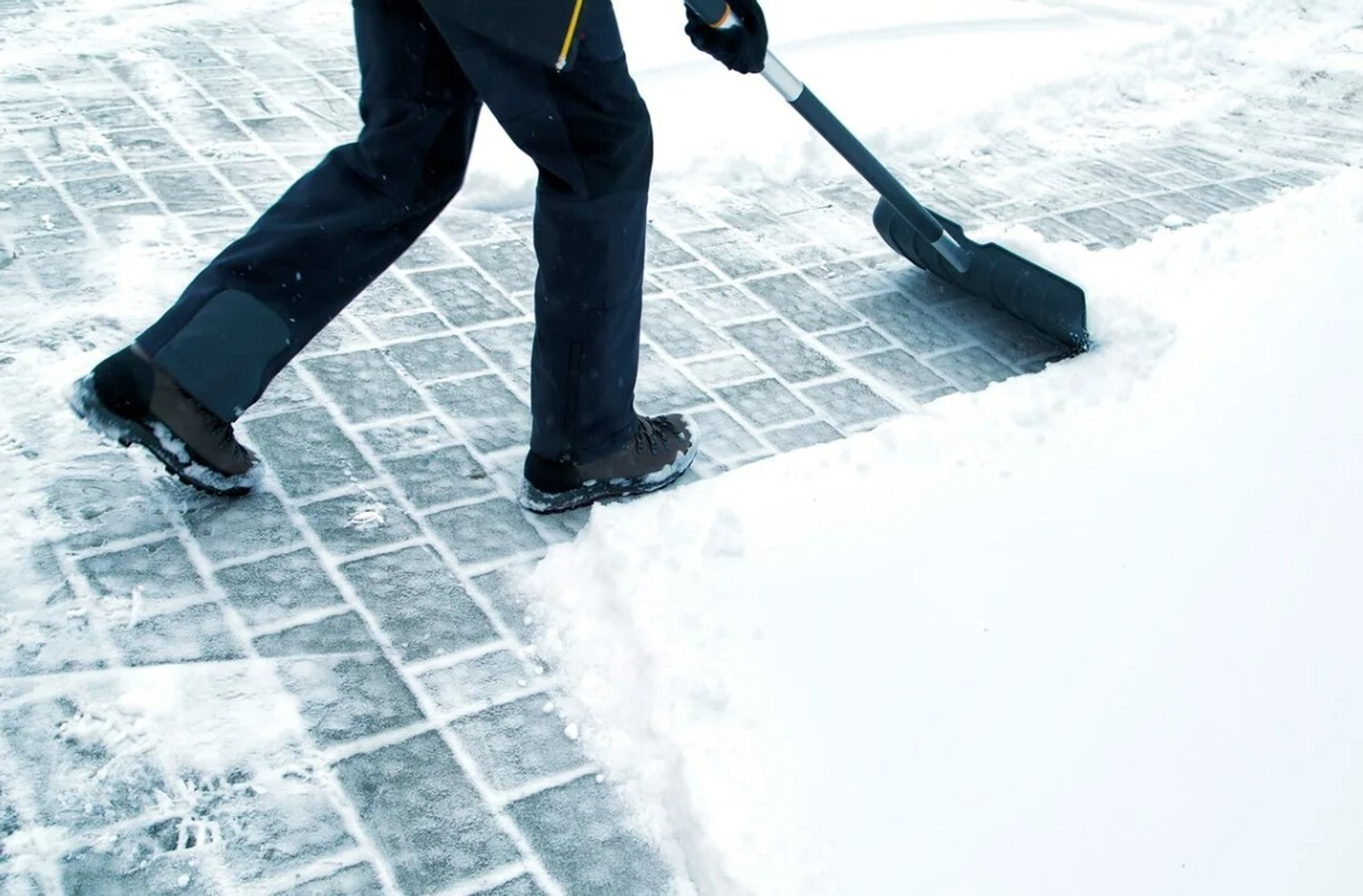 Как правильно укладывать тротуарную плитку зимой