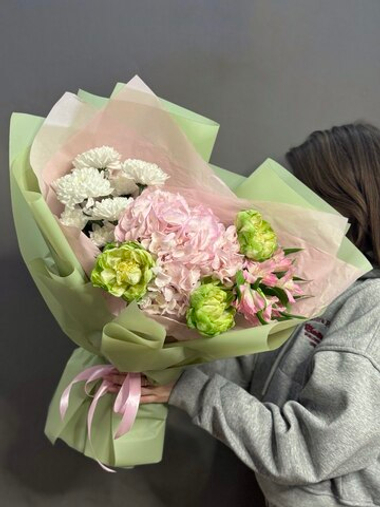 Авторский букет с пионовидными розами сорта "Вегги"